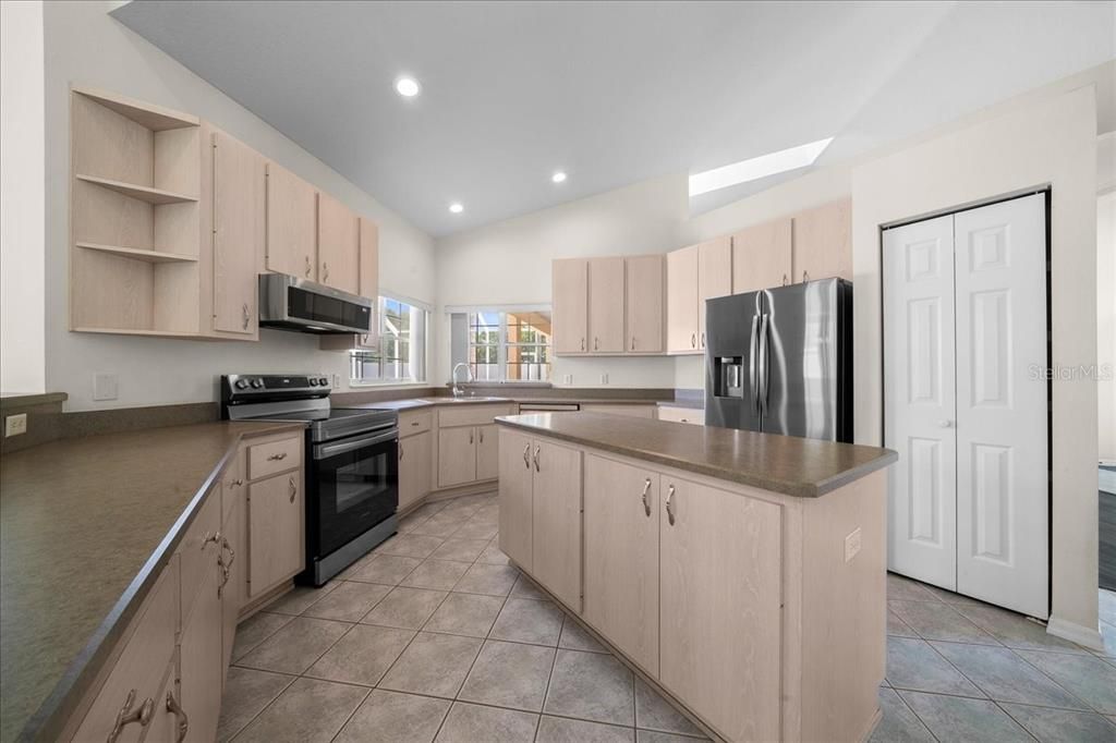 For Sale: $650,000 (3 beds, 2 baths, 2163 Square Feet)