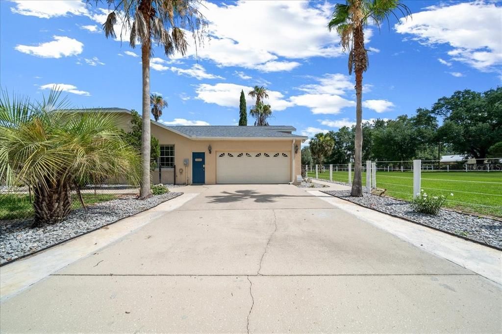 For Sale: $650,000 (3 beds, 2 baths, 2163 Square Feet)