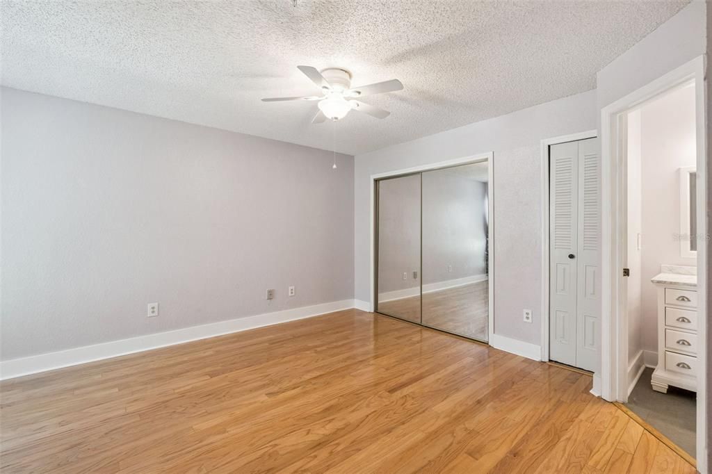 Activo con contrato: $225,000 (3 camas, 2 baños, 1151 Pies cuadrados)
