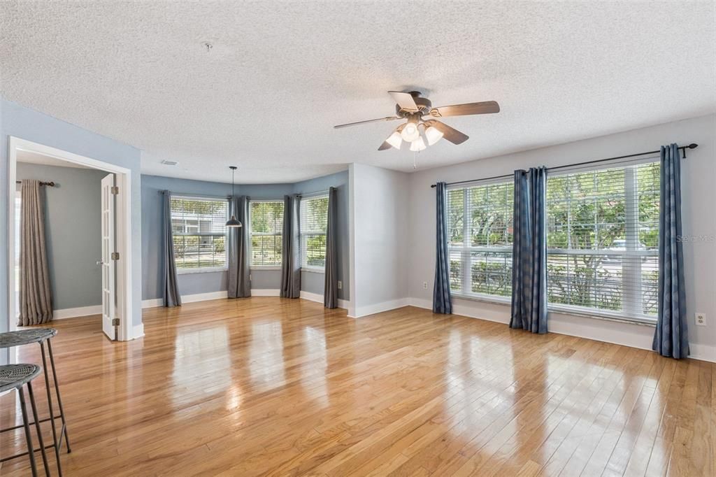 Activo con contrato: $225,000 (3 camas, 2 baños, 1151 Pies cuadrados)