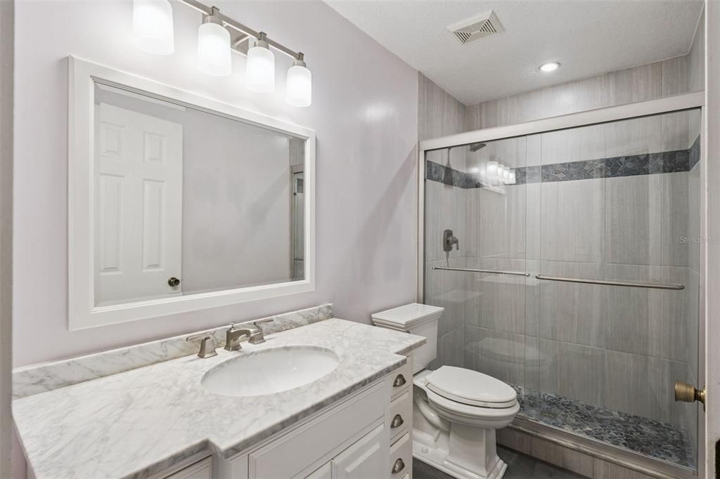 Activo con contrato: $225,000 (3 camas, 2 baños, 1151 Pies cuadrados)
