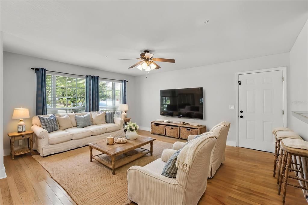 Activo con contrato: $225,000 (3 camas, 2 baños, 1151 Pies cuadrados)