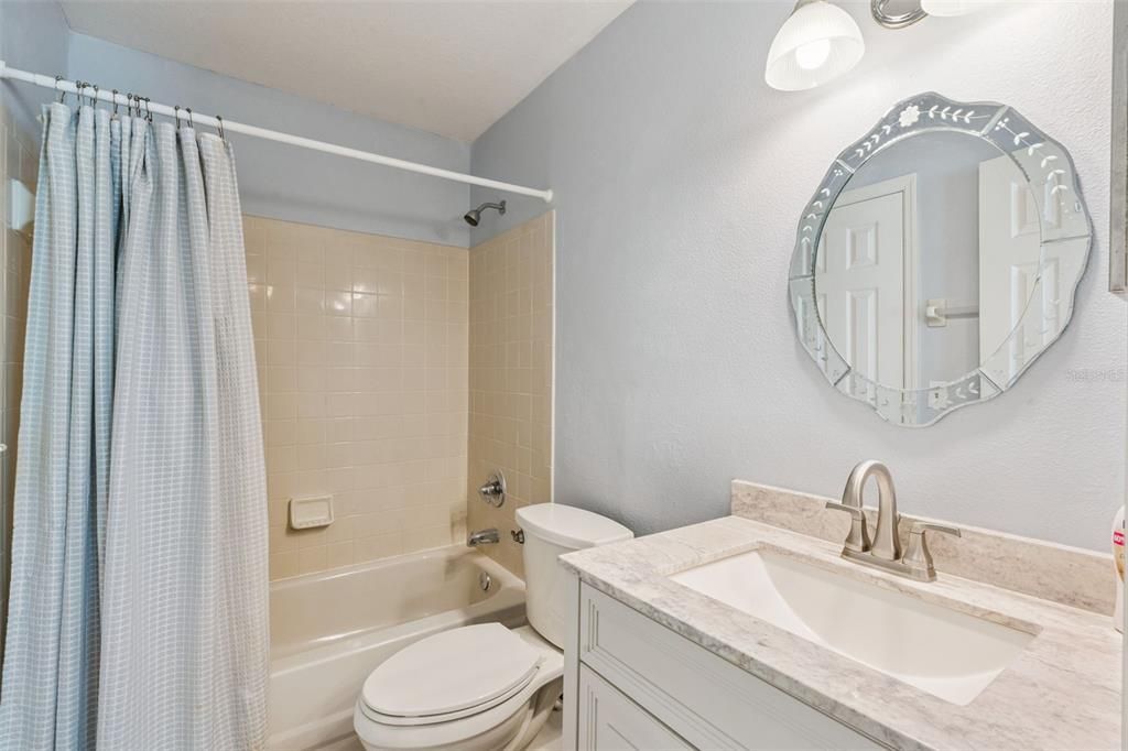 Activo con contrato: $225,000 (3 camas, 2 baños, 1151 Pies cuadrados)