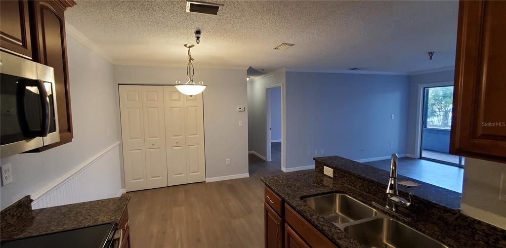 For Sale: $115,000 (1 beds, 1 baths, 729 Square Feet)