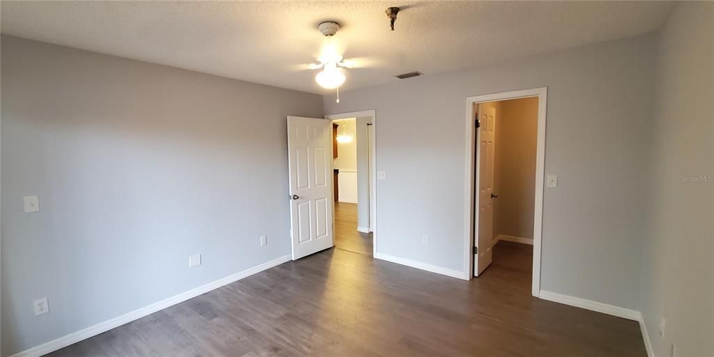 For Sale: $115,000 (1 beds, 1 baths, 729 Square Feet)