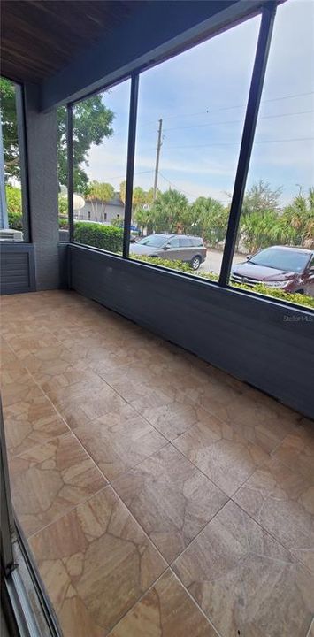 For Sale: $115,000 (1 beds, 1 baths, 729 Square Feet)