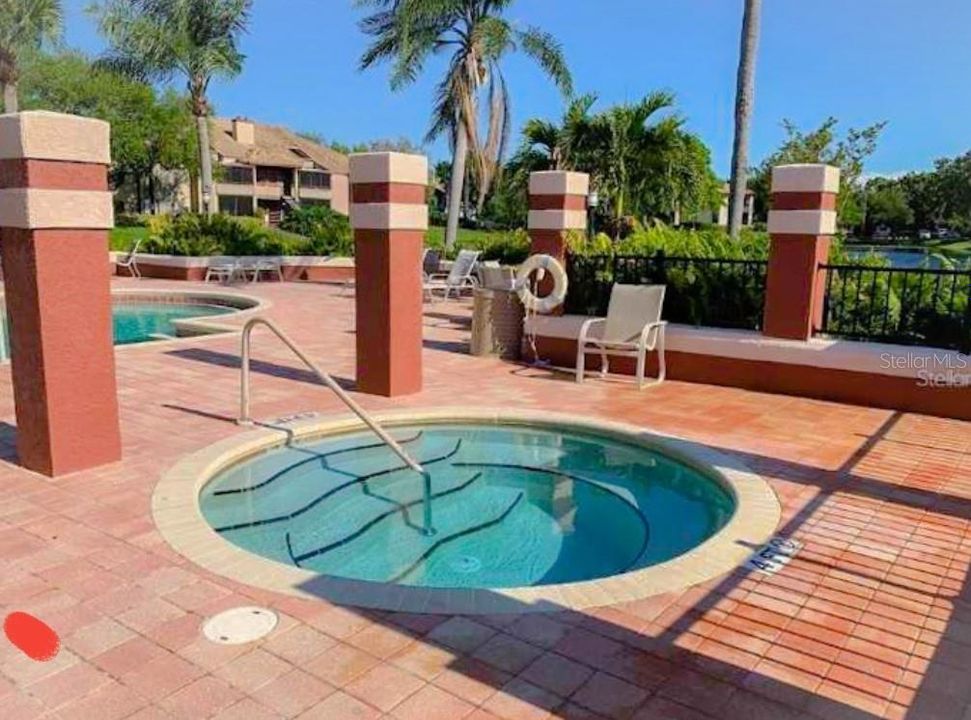 For Sale: $115,000 (1 beds, 1 baths, 729 Square Feet)