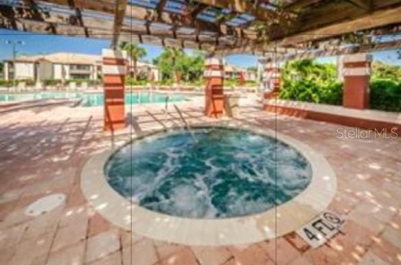 For Sale: $115,000 (1 beds, 1 baths, 729 Square Feet)
