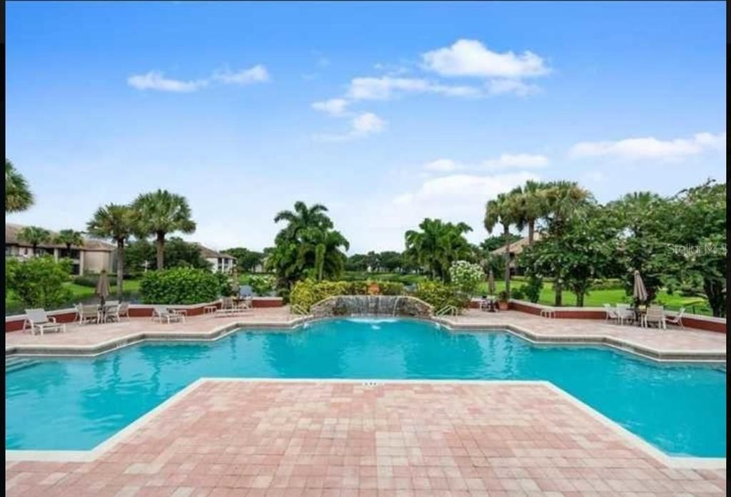For Sale: $115,000 (1 beds, 1 baths, 729 Square Feet)