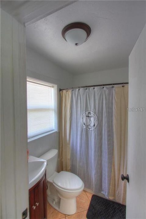 For Rent: $1,995 (3 beds, 1 baths, 911 Square Feet)