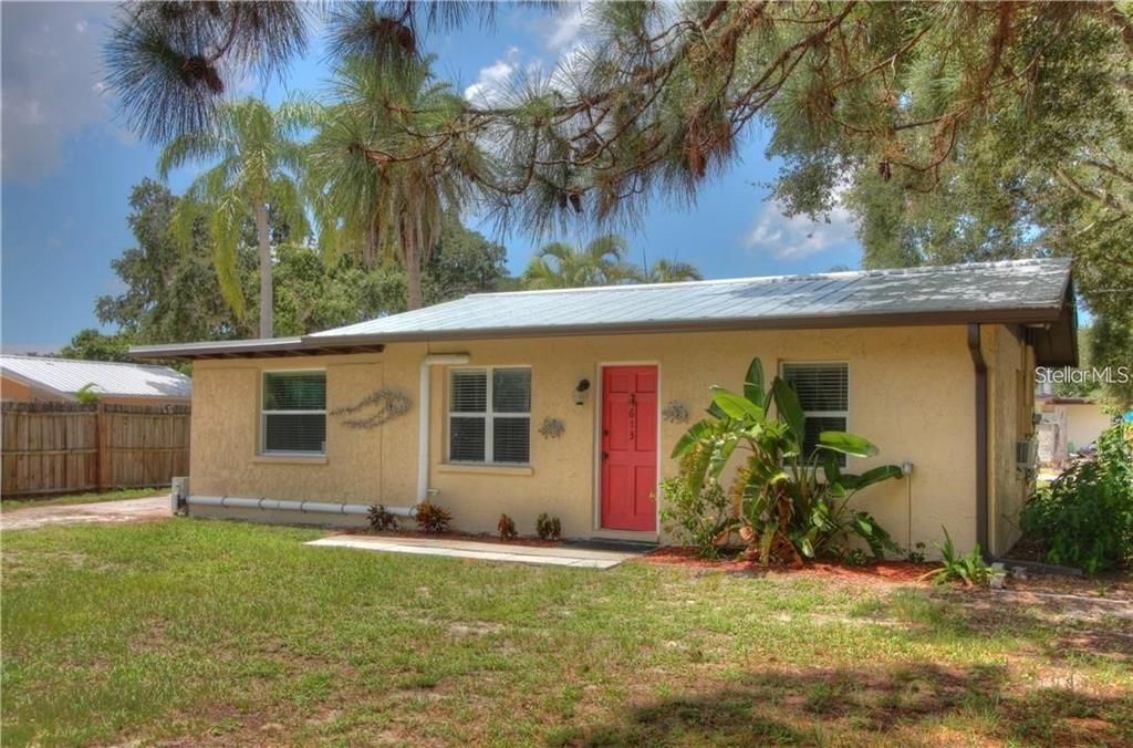 For Rent: $1,995 (3 beds, 1 baths, 911 Square Feet)