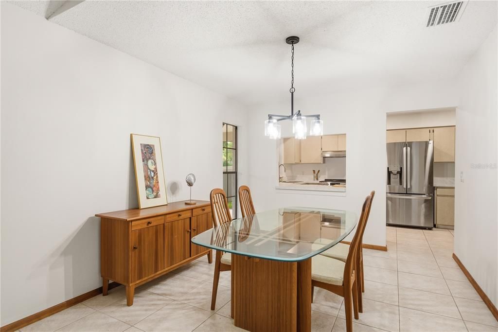 Activo con contrato: $424,900 (3 camas, 2 baños, 1548 Pies cuadrados)