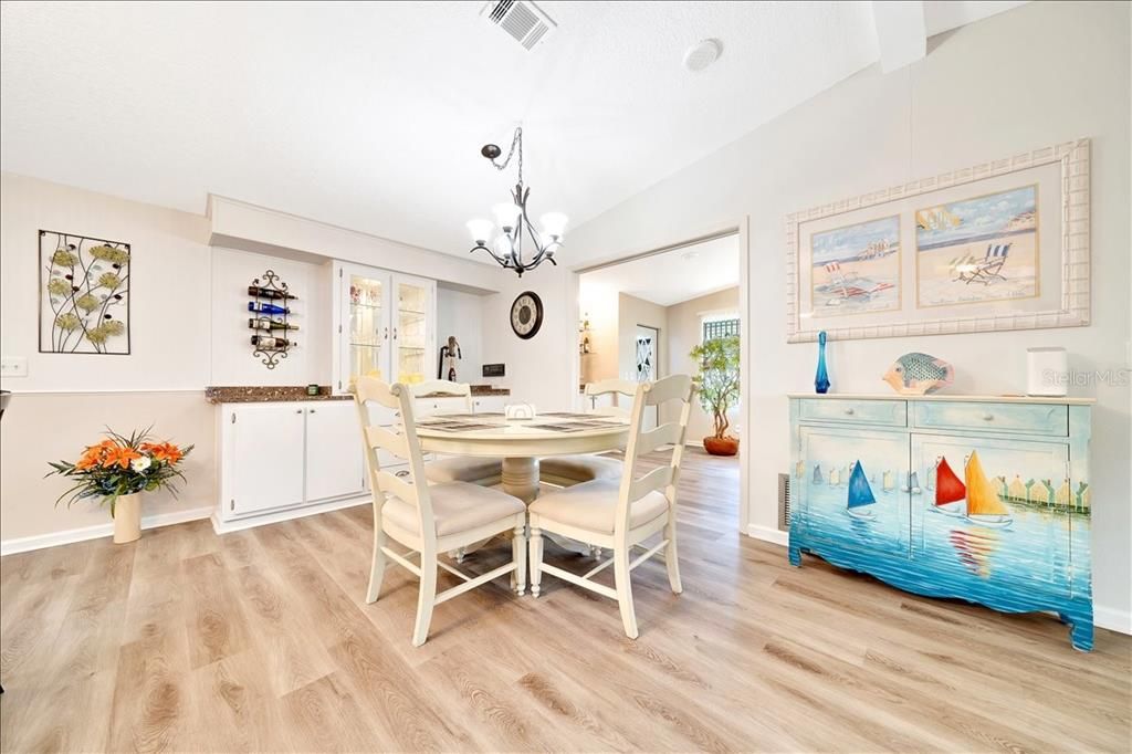 For Sale: $294,000 (2 beds, 2 baths, 1456 Square Feet)