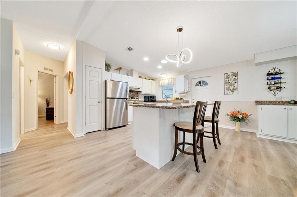For Sale: $294,000 (2 beds, 2 baths, 1456 Square Feet)