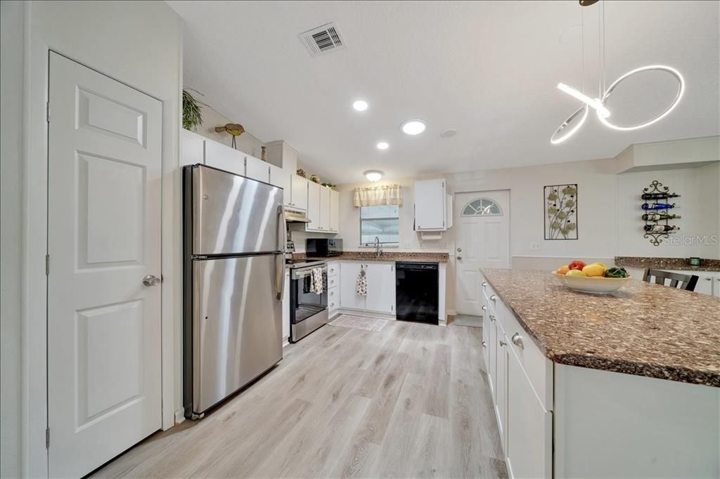 For Sale: $294,000 (2 beds, 2 baths, 1456 Square Feet)