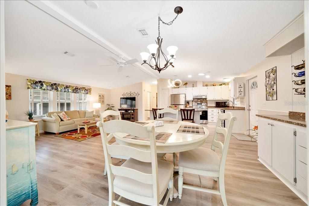 For Sale: $294,000 (2 beds, 2 baths, 1456 Square Feet)