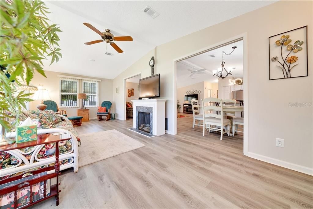 For Sale: $294,000 (2 beds, 2 baths, 1456 Square Feet)