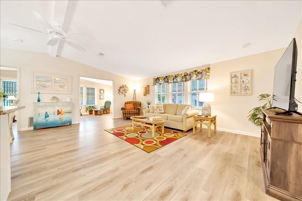 For Sale: $294,000 (2 beds, 2 baths, 1456 Square Feet)