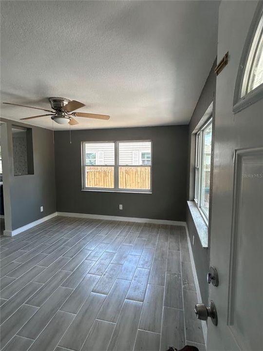 For Rent: $2,499 (3 beds, 1 baths, 1012 Square Feet)
