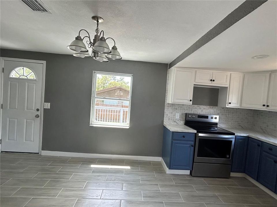 For Rent: $2,499 (3 beds, 1 baths, 1012 Square Feet)