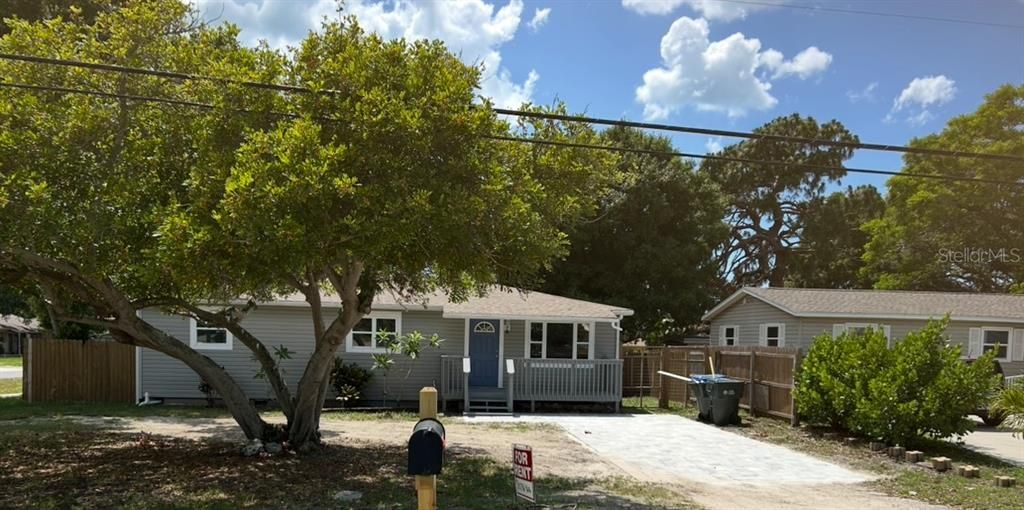 For Rent: $2,499 (3 beds, 1 baths, 1012 Square Feet)