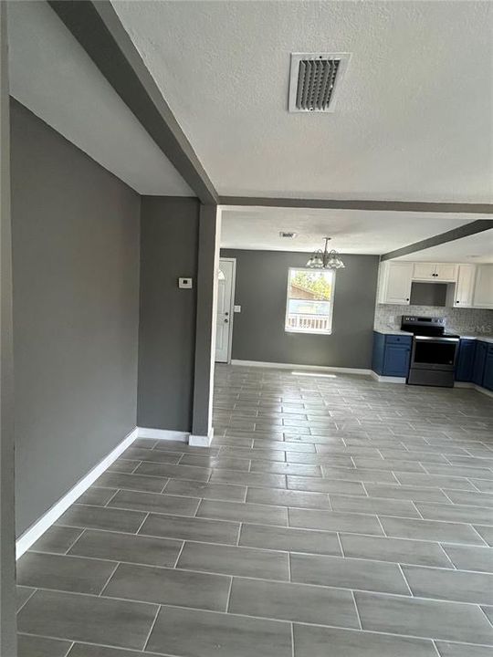 For Rent: $2,499 (3 beds, 1 baths, 1012 Square Feet)