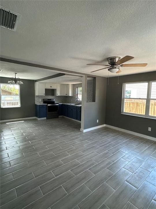 For Rent: $2,499 (3 beds, 1 baths, 1012 Square Feet)