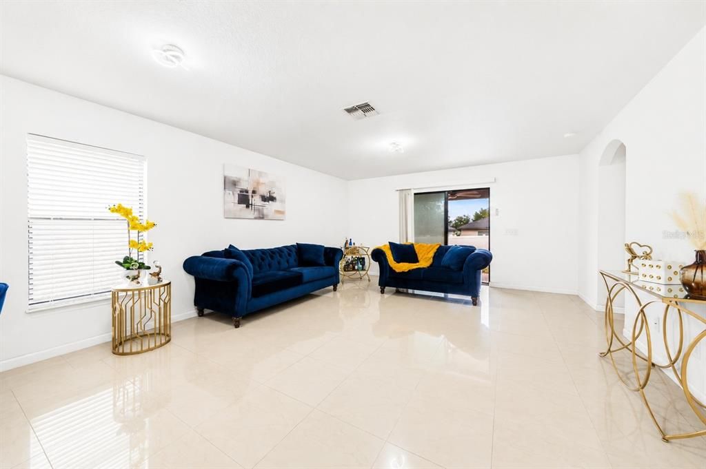 For Sale: $319,990 (4 beds, 2 baths, 1851 Square Feet)