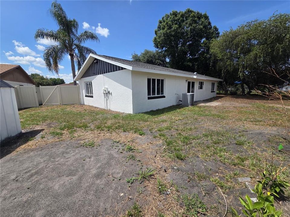 For Sale: $365,000 (3 beds, 3 baths, 1913 Square Feet)