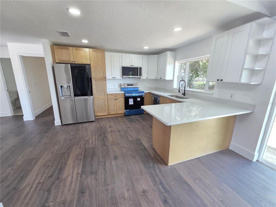 For Sale: $365,000 (3 beds, 3 baths, 1913 Square Feet)
