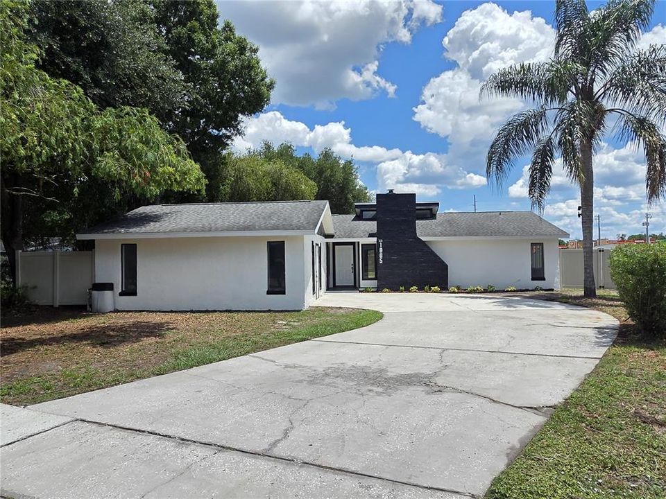 For Sale: $365,000 (3 beds, 3 baths, 1913 Square Feet)