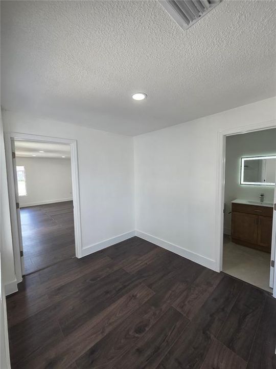 For Sale: $365,000 (3 beds, 3 baths, 1913 Square Feet)