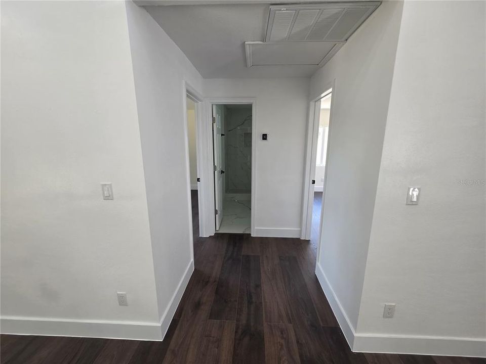 For Sale: $365,000 (3 beds, 3 baths, 1913 Square Feet)