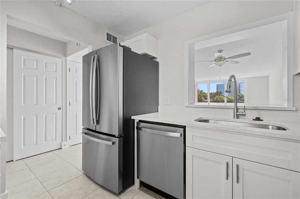: $199,900 (2 beds, 2 baths, 1050 Square Feet)