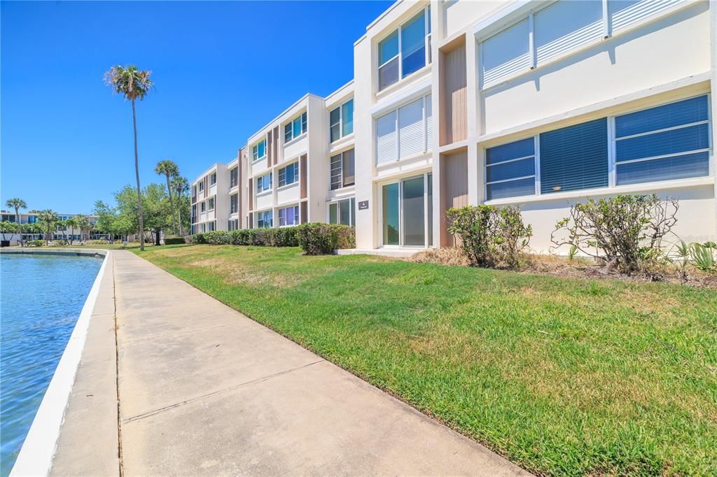 : $199,900 (2 beds, 2 baths, 1050 Square Feet)