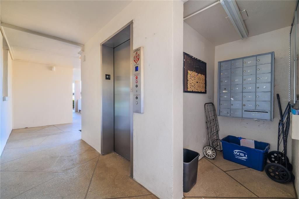 : $199,900 (2 beds, 2 baths, 1050 Square Feet)