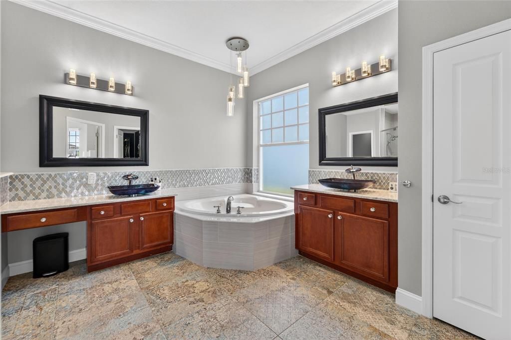 For Sale: $1,250,000 (4 beds, 3 baths, 3360 Square Feet)