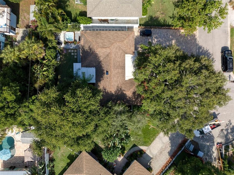 For Sale: $749,000 (2 beds, 1 baths, 1100 Square Feet)