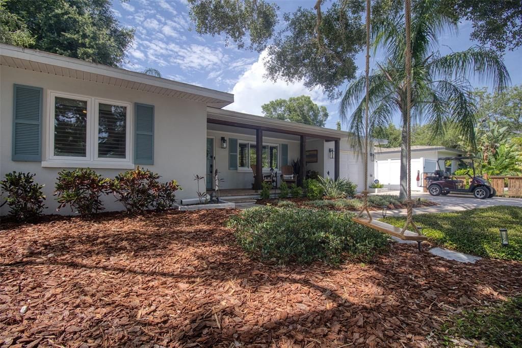 For Sale: $749,000 (2 beds, 1 baths, 1100 Square Feet)