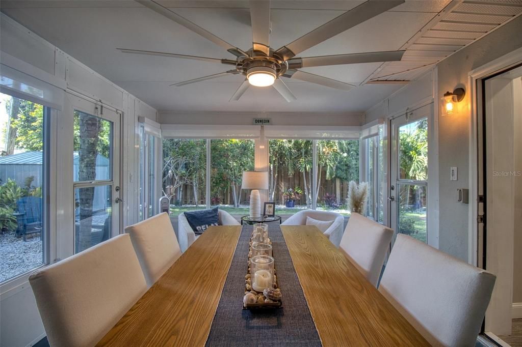 For Sale: $749,000 (2 beds, 1 baths, 1100 Square Feet)