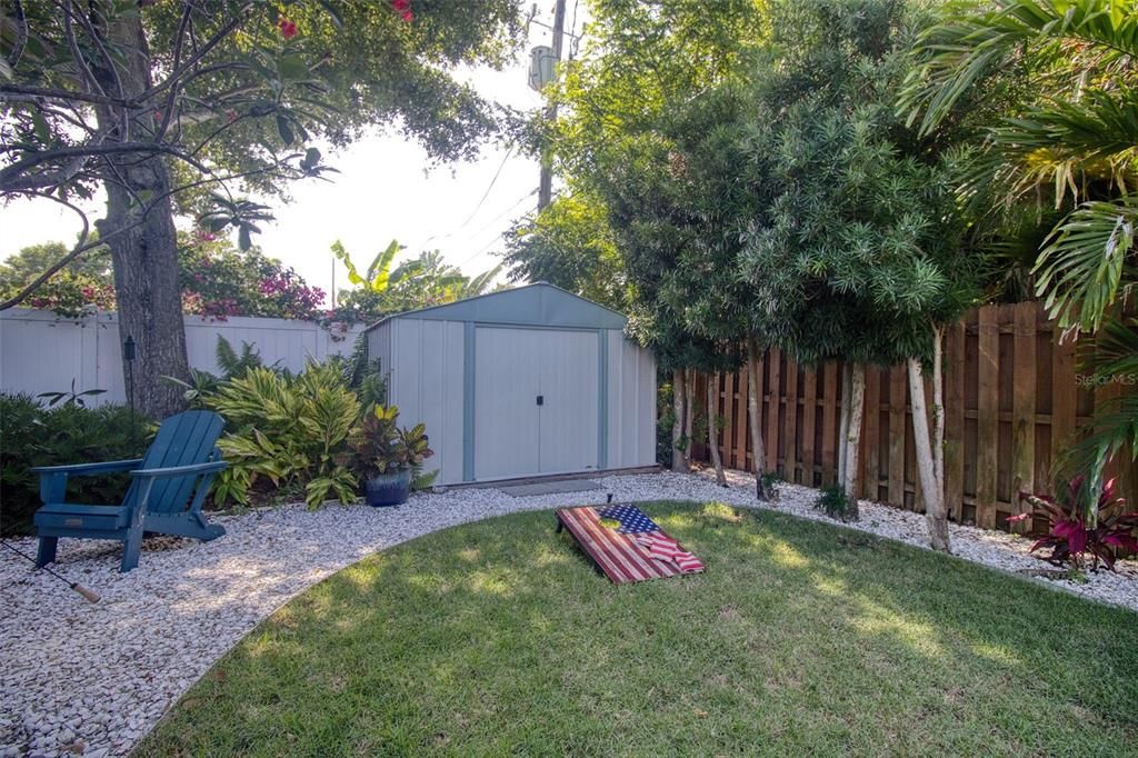 For Sale: $749,000 (2 beds, 1 baths, 1100 Square Feet)