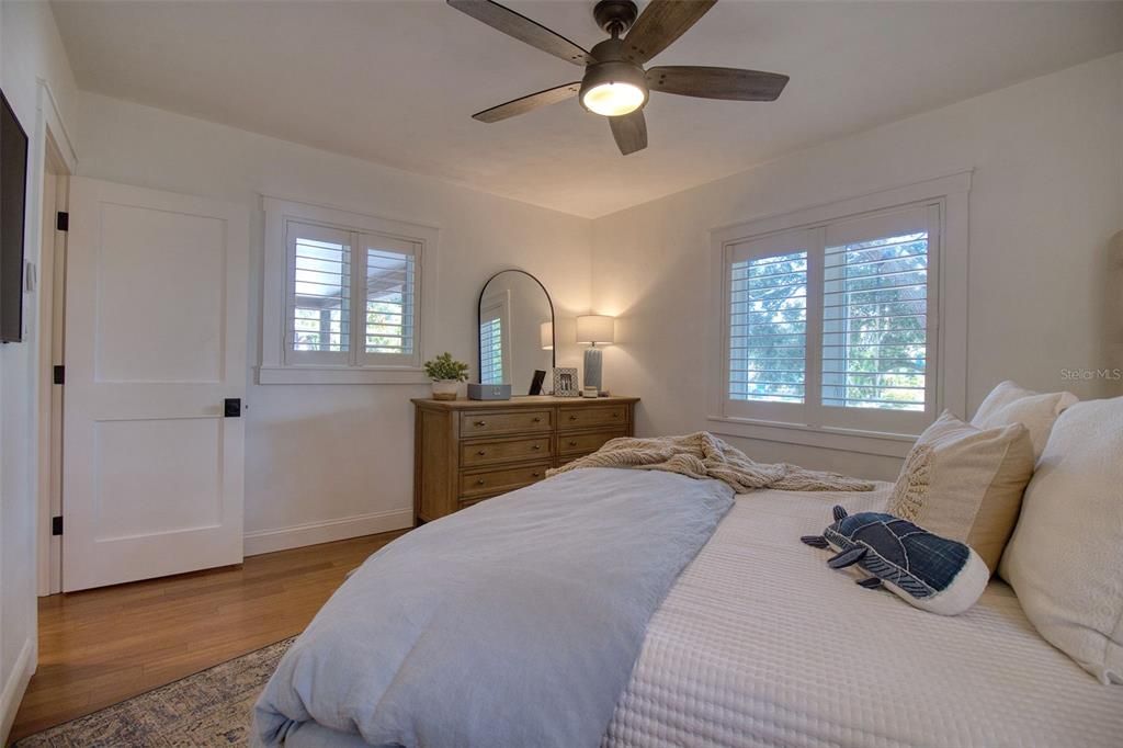 For Sale: $749,000 (2 beds, 1 baths, 1100 Square Feet)