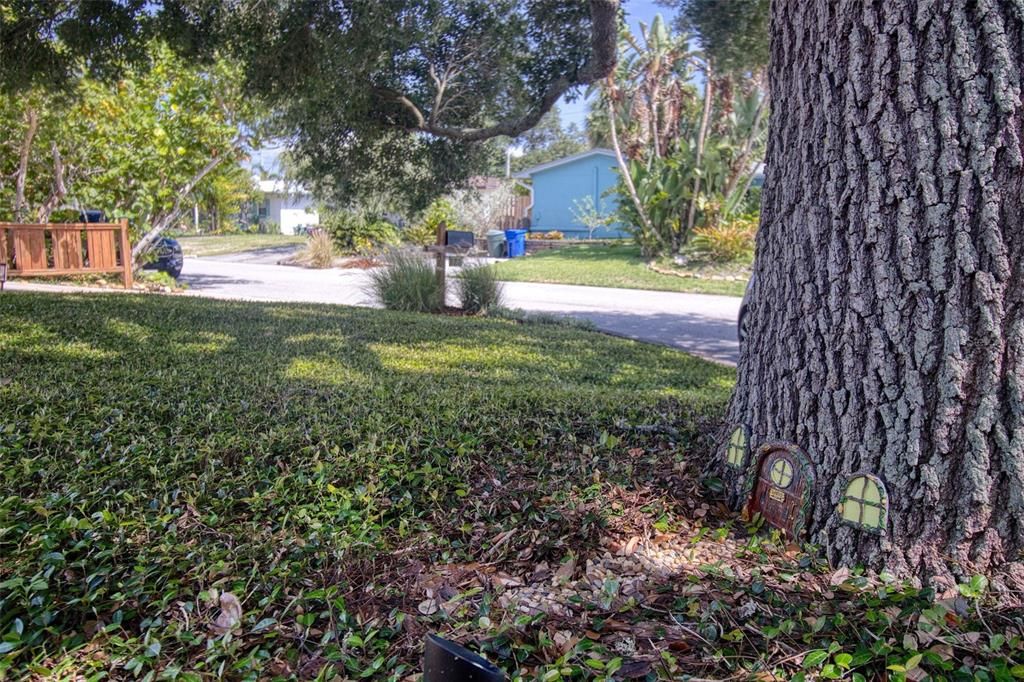 For Sale: $749,000 (2 beds, 1 baths, 1100 Square Feet)