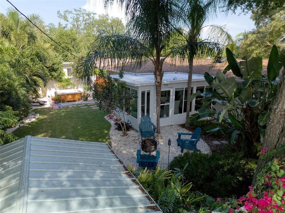 For Sale: $749,000 (2 beds, 1 baths, 1100 Square Feet)