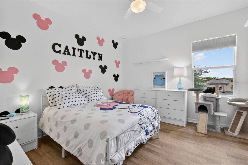 For Sale: $395,000 (5 beds, 3 baths, 2601 Square Feet)