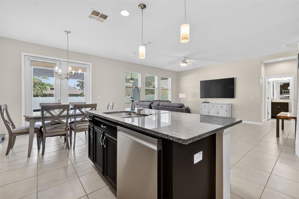 For Sale: $395,000 (5 beds, 3 baths, 2601 Square Feet)