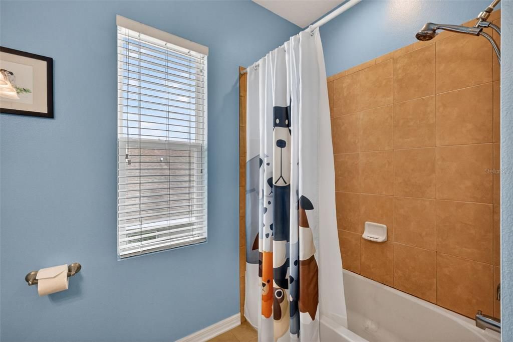 For Sale: $395,000 (5 beds, 3 baths, 2601 Square Feet)