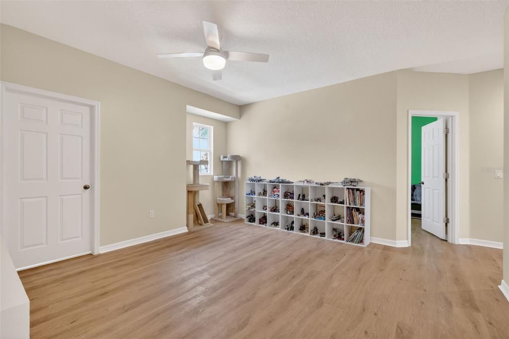 For Sale: $395,000 (5 beds, 3 baths, 2601 Square Feet)