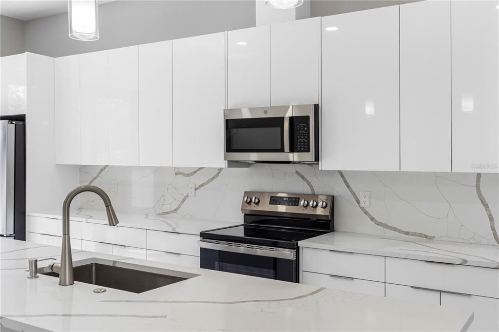 En Venta: $360,000 (2 camas, 2 baños, 1282 Pies cuadrados)