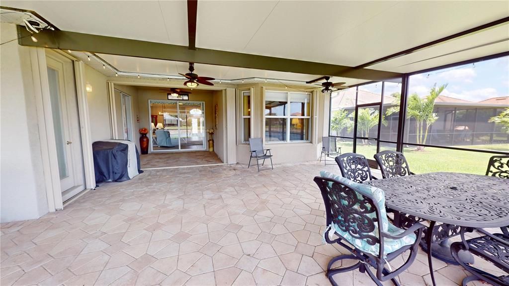 For Sale: $450,000 (3 beds, 3 baths, 1996 Square Feet)